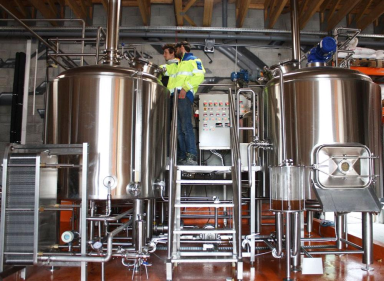 Proyecto de cervecería de 1000 litros para Les Zythonautes Brewing Co.