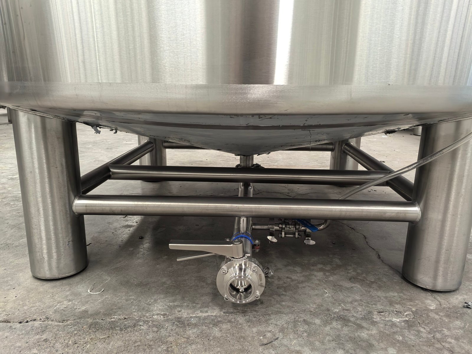 2000L brite tank cross-support