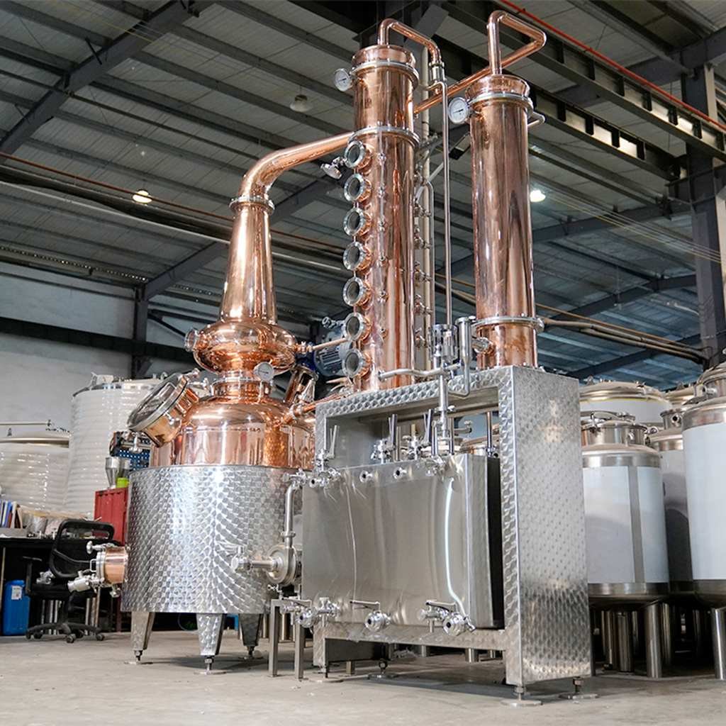 Equipement de distillation de rhum 500L - Alambic à colonne en cuivre de précision pour la production de rhum de qualité supérieure