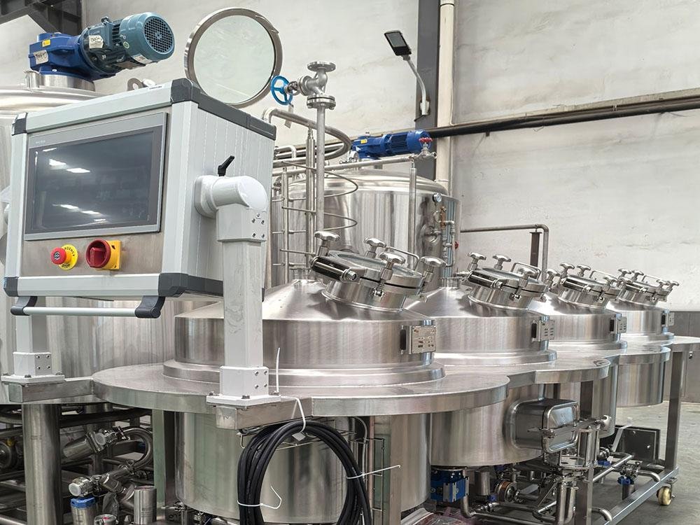 Salle de brassage 100L 4 cuves Conçue pour l'enseignement et l'innovation en brasserie 2