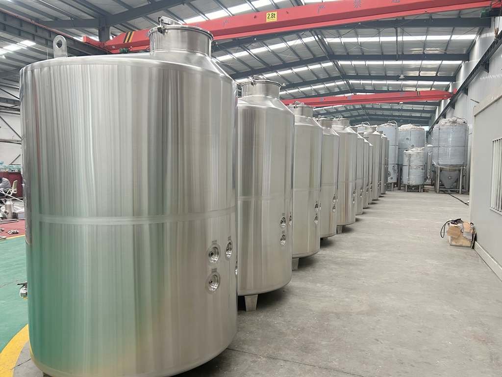 Nouveau lot de cuves de fermentation pour le vin et les fruits