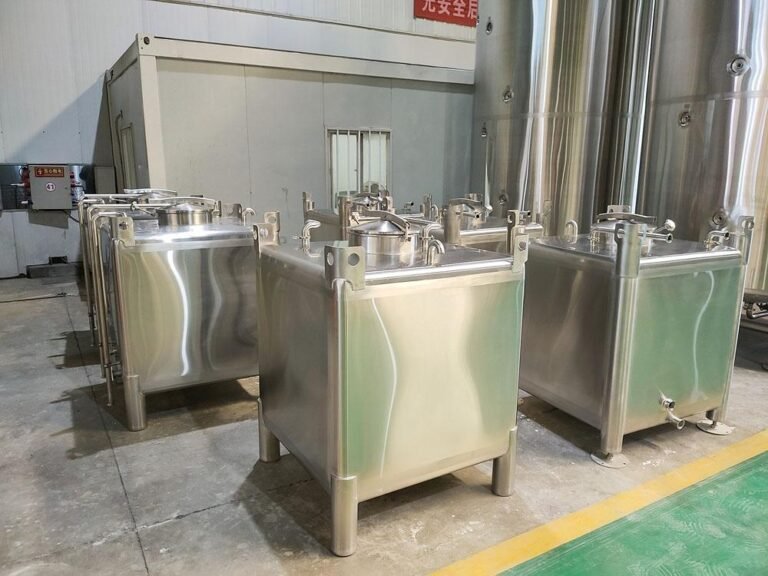 Réservoir en acier inoxydable cubique 2