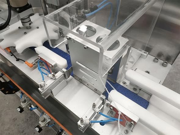 Máquina automática de llenado y cierre de latas de 2 estaciones 