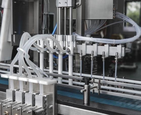 Máquina automática de llenado y cierre de latas de 4 estaciones 