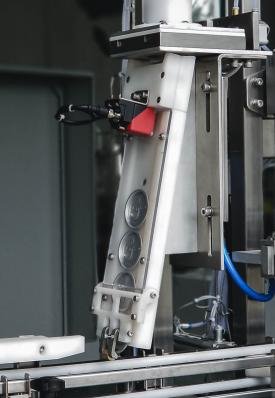 Máquina automática de llenado y cierre de latas de 4 estaciones 