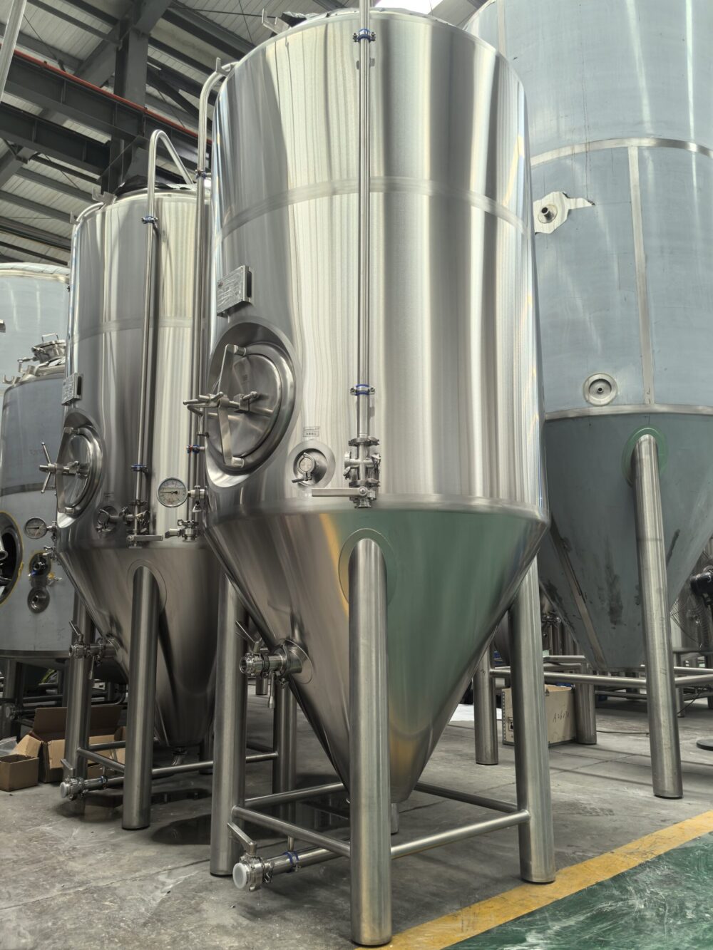 Fermentador de 1500 litros, 2 escalas, e1781333933430